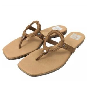 NWOB DV Dolce Vita Mecca Thong Sandals Vegan Faux Leathery size 10 Tan/Beige